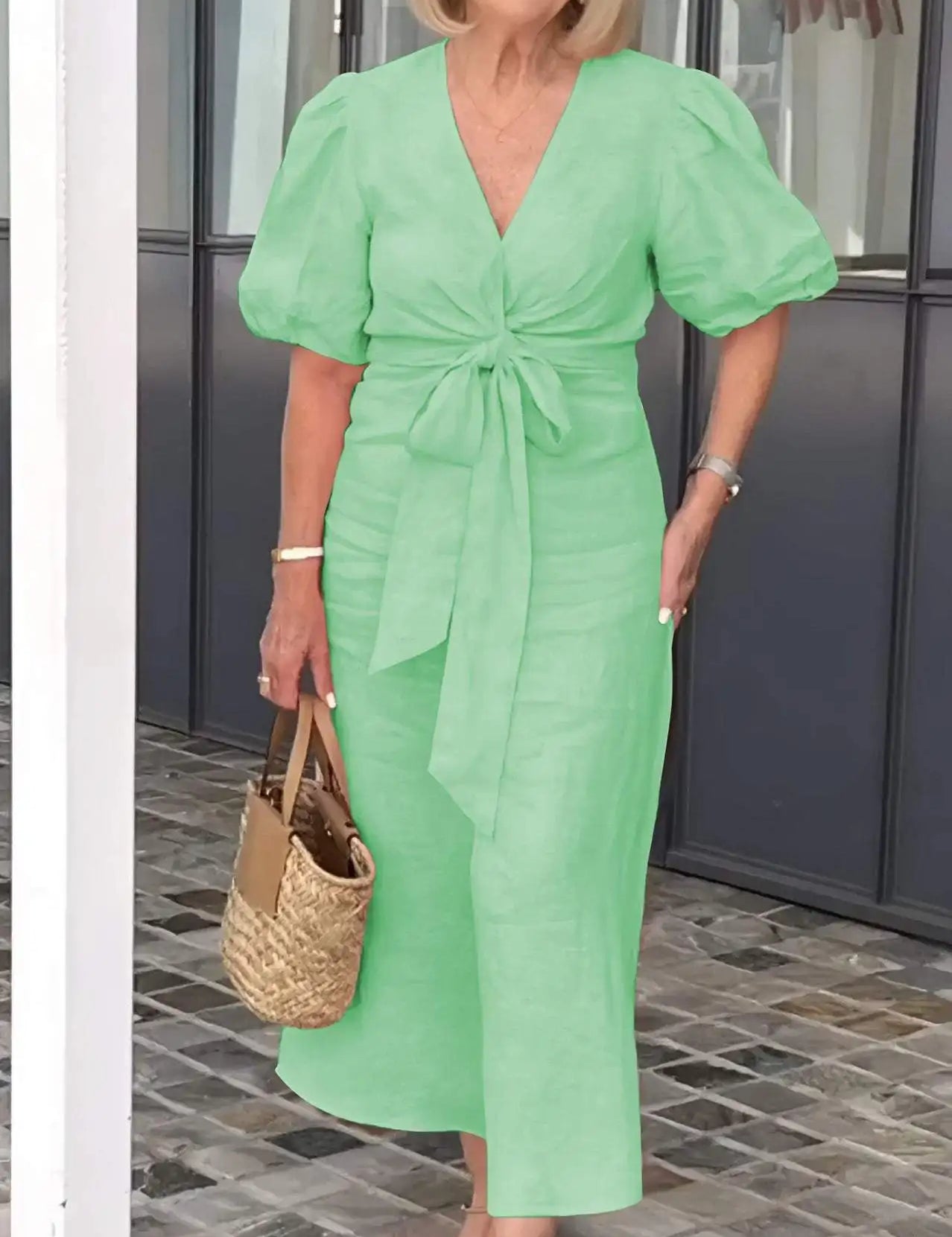LYNORA | ELEGANT MIDI DRESS WITH V-NECK