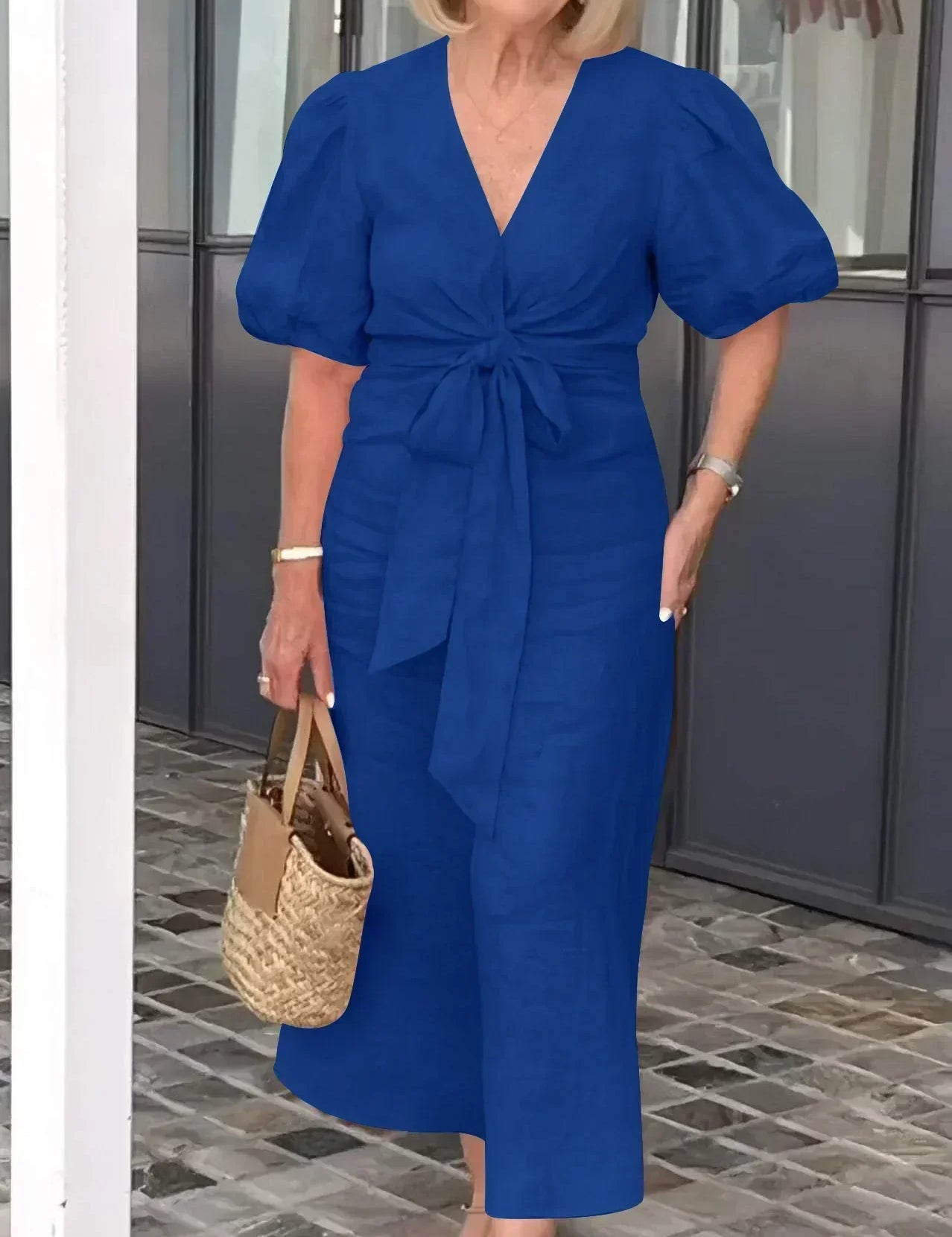 LYNORA | ELEGANT MIDI DRESS WITH V-NECK