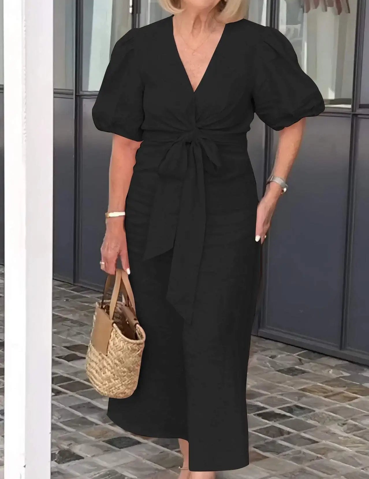 LYNORA | ELEGANT MIDI DRESS WITH V-NECK